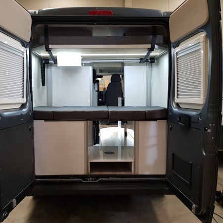 Furgoneta camperizada por Taller Camper Duero interior 