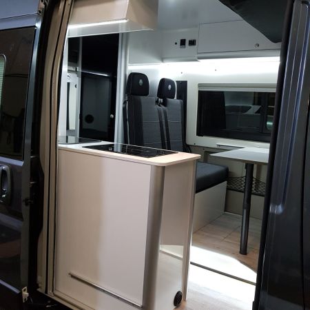Furgoneta camperizada por Taller Camper Duero interior camper
